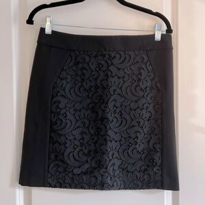LOFT - NAVY LACE SKIRT - SIZE SMALL